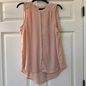 Pleated High-low sleeveless blouse